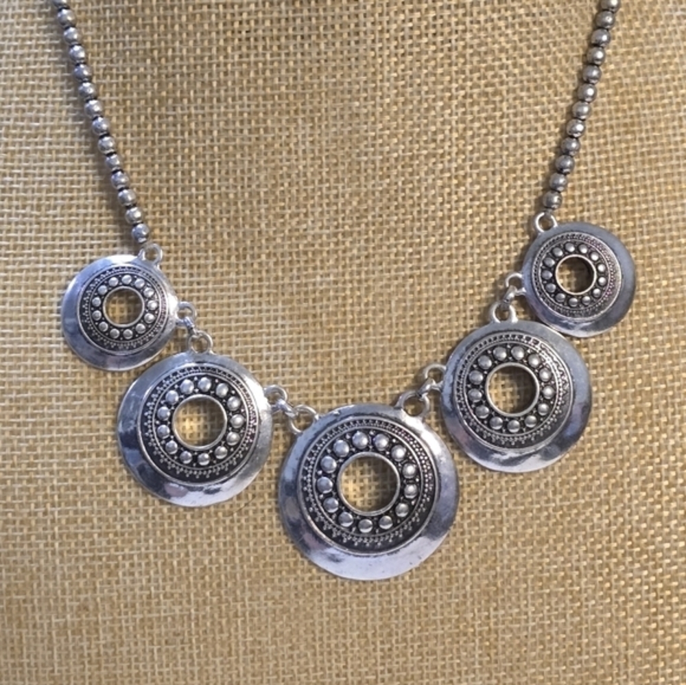 Lucky Brand Silver Tone Graduated Circle Bib Necklace Bohemian Ball Chain 18in‎